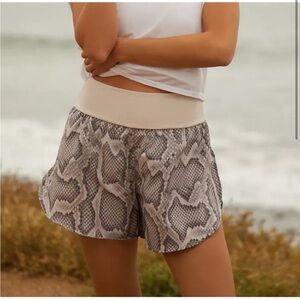 Varley Derby Shorts In Alabaster Python XS